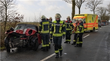 Die 49-jährige Fahrerin musste aus dem Auto befreit werden.