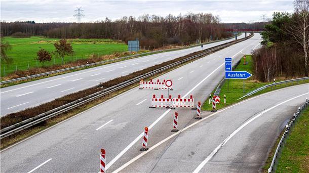 Drohende Unterspülung: A27 bleibt weiter komplett gesperrt Die A27 ist für den Verkehr gesperrt.