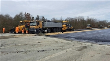 Das Foto zeigt Arbeiten auf der gesperrten Autobahn A27 bei Hagen.