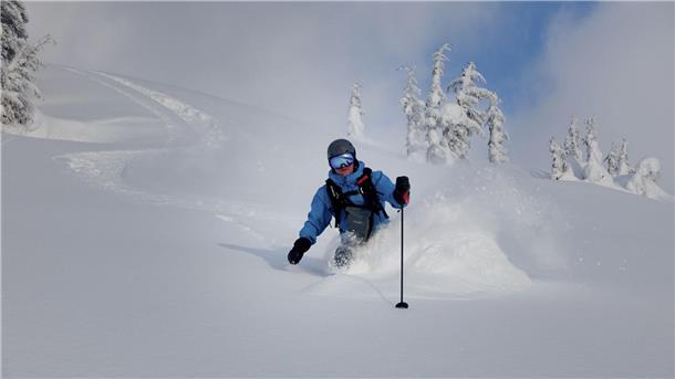 Die Abfahrt ohne Helm kann in Italien teuer werden. (Archivbild)