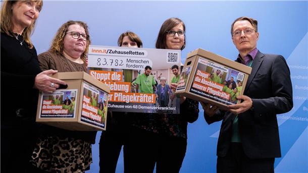 Die Abschiebung von Beschäftigten eines Pflegeheims ist vorerst abgewendet. (Archivbild)