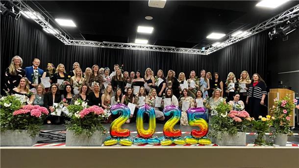 Die Absolventinnen und Absolventen des Bildungsgangs „Sozialpädagogische Assistenz“ an den Berufsbildenden Schulen Bremervörde feierlich verabschiedet.