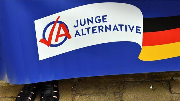 Verfassungsschutz Thüringen: AfD-Jugend ist rechtsextrem Die AfD-Jugendorganisation Junge Alternative (JA) war seit 2021 als Verdachtsfall geführt worden.