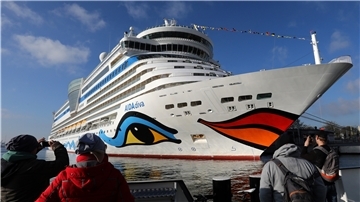 Die „AIDAdiva“ in Warnemünde: Das Schiff wird nach bisheriger Planung am 11. April 2022 die deutsche Kreuzfahrtsaison eröffnen.