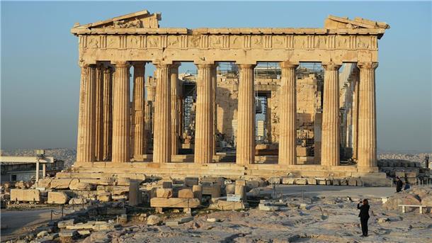 Scharfe Kritik an Premier Sunak im Parthenon-Streit Die Akropolis mit dem Parthenon auf einem Felsen oberhalb von Athen.