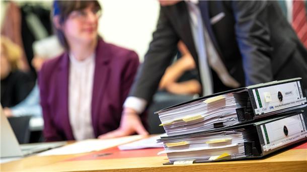 Gericht verhandelt über Klage gegen Ausbildungsfonds Die Akten umfassen mehr als 1.500 Seiten.