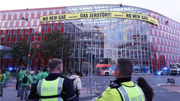 Die Aktion richtet sich gegen ein großes Gasförderprojekt des Uniper-Partners Woodside vor der Westküste Australiens.