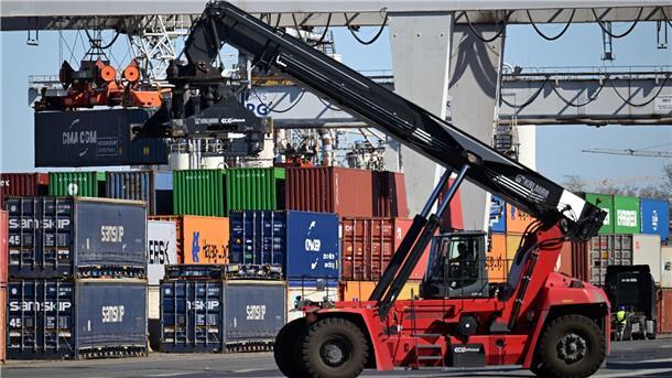 Auftragslage in der Wirtschaft verbessert sich Die aktuelle Umfrage des Ifo zum Auftragsmangel in der deutschen Wirtschaft zeigt leichte Entspannung.