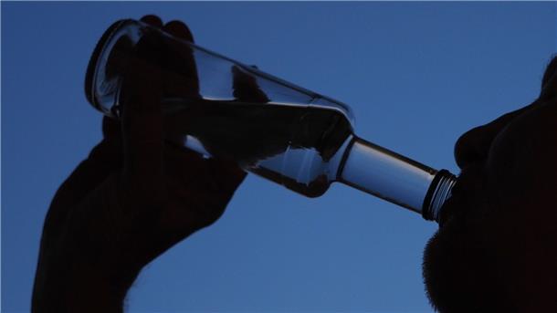 Die Alkoholsucht unter Beschäftigten steigt im Zehn-Jahres-Vergleich.