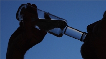 Die Alkoholsucht unter Beschäftigten steigt im Zehn-Jahres-Vergleich.