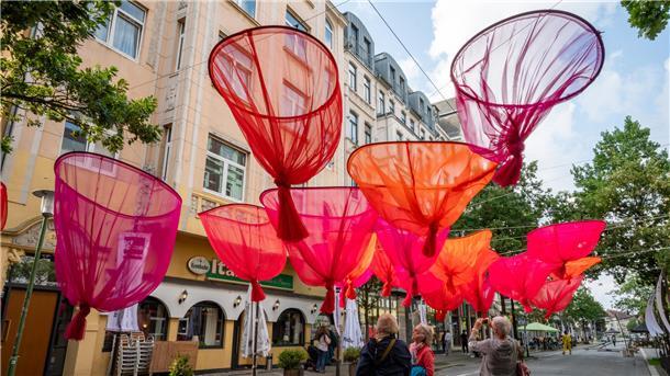 Die Alte Bürger wird wieder zum Kunstraum- Artspace. "Colours For A Connected Fu...