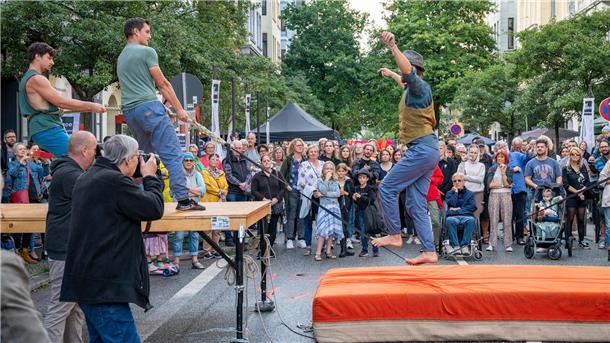 Die Alte Bürger wird wieder zum Kunstraum- Artspace. So auch Musikalische Kunst ...