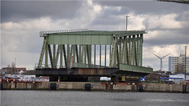 Die alte Drehbrücke liegt auf der ABC-Halbinsel. Wie soll ein Neubau aussehen?