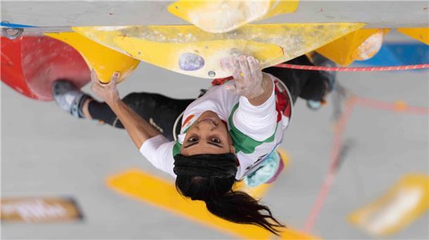 Sorge um iranische Sportlerin – Teheran dementiert Festnahme Die am 18. Oktober 2022 von der International Federation Of Sport Climbing zur Verfügung gestellten Aufnahmen zeigen die iranische Klettersportlerin Elnas Rekabi im Finale der Asienmeisterschaften.
