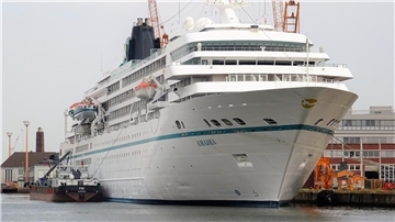 Die „Amadea“ kommt von Island und Spitzbergen und hat viele Prominente an Bord.