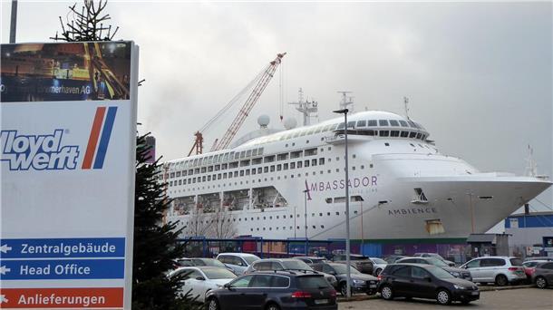 Die „Ambience“ liegt bei der Lloyd Werft in Bremerhaven für reguläre Klasse- und Wartungsarbeiten im Kaiserdock II.