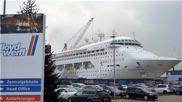 Die „Ambience“ liegt bei der Lloyd Werft in Bremerhaven für reguläre Klasse- und Wartungsarbeiten im Kaiserdock II.