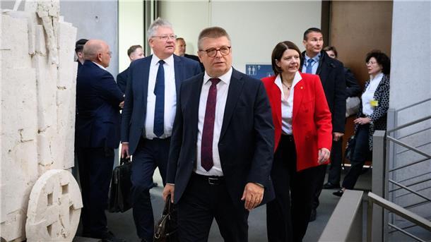 Die Amtsleitung aller drei Nachrichtendienste pochte auf ausreichende Befugnisse für ihre Mitarbeiterinnen und Mitarbeiter.