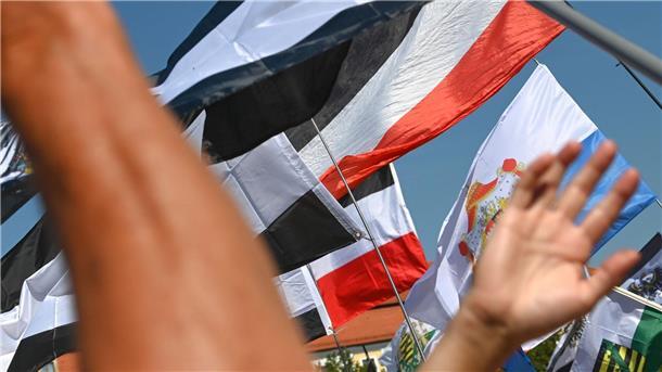 Angeklagter „Reichsbürger“ bestätigt Erkundung im Bundestag Die Angeklagten im Terrorprozess gegen die mutmaßliche „Reichsbürger“-Gruppe sollen ihre Umsturzpläne bereits in den Grundzügen ausgearbeitet haben (Symbolbild).