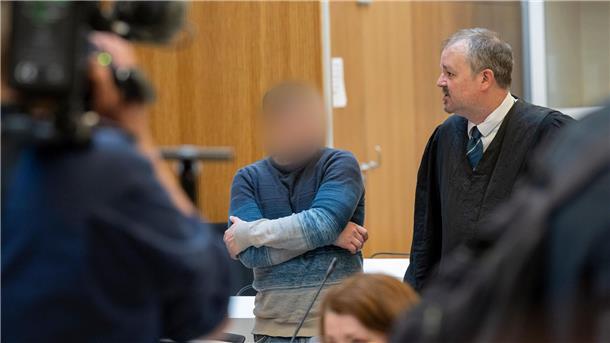 Die Angeklagten streiten die Vorwürfe ab.