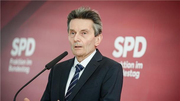 Haushaltsstreit der Ampel-Koalition verschärft sich „Die anstehenden Haushaltsberatungen gleichen einer Operation am offenen Herzen“: Rolf Mützenich.