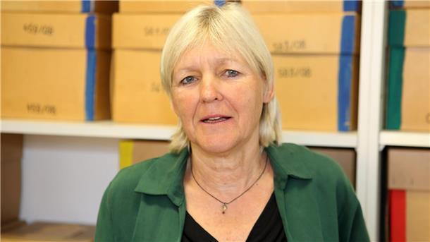 Die Anthropologin Birgit Großkopf steht in der Sammlung Historische Anthropologie im Johann-Friedrich-Blumenbach-Institut der Universität Göttingen.