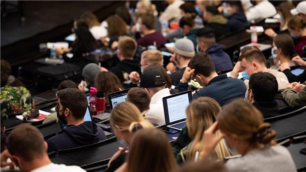Die Antragsstellung für die Energiepauschale ist für rund 3,5 Millionen Studierende und Fachschüler möglich.