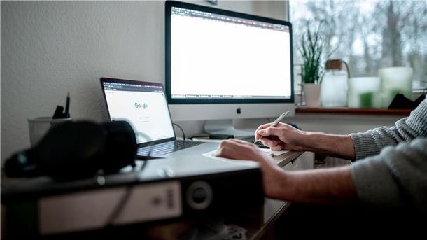 Studie: Homeoffice verschlechtert Aufstiegschancen Die Arbeit im Homeoffice erleichtert es Beschäftigten, Beruf und Privatleben zu vereinbaren.