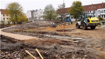 Die Arbeiten an der neuen Einswarder Parkanlage schreiten zügig voran. Ende des Monats soll nahezu alles fertig sein.