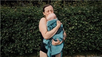 Die Arbeiten der 24 Fotografinnen zeigen, wie gerade Frauen von der weltweiten Krise betroffen sind. 