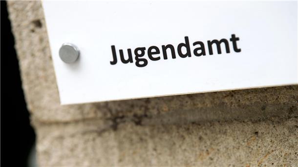 Die Arbeitsgemeinschaft der kommunalen Spitzenverbände Niedersachsens fordert das Aus fürs Landesjugendamt. (Symbolbild)