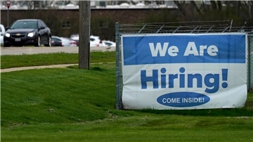 Die Arbeitslosenquote in den USA ist leicht rückläufig.