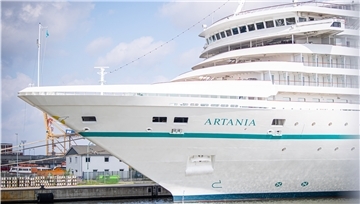 Die „Artania“ hat die Kreuzfahrtsaison in Bremerhaven eröffnet.