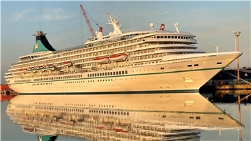 Die „Artania“ soll bis Ende Februar im Hafen bleiben. Danach setzt Phoenix Reisen auf 49 Reisen ab Bremerhaven.