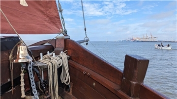 Schiff vor Kaje