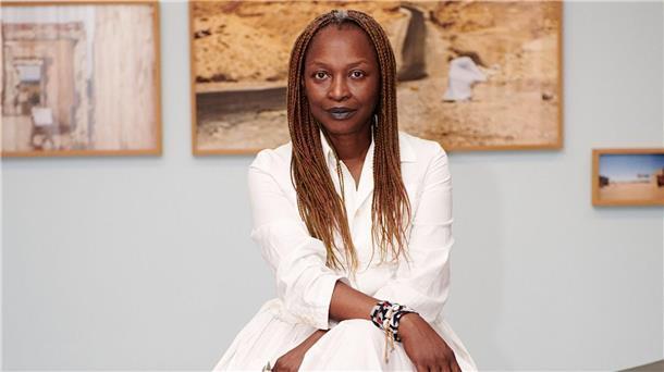 Die aus Kamerun stammende Künstlerin Koyo Kouoh sollte 2026 die 61. Ausgabe der Kunstbiennale in Venedig kuratieren. 