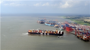 Die Außenweser bei Bremerhaven aus der Luft aufgenommen.