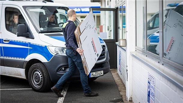 Justiz befasst sich weiter mit AfD-„Kriegskasse“ Die Auswertung der im April bei der AfD sichergestellten Beweismittel dauert an. (Archivbild)