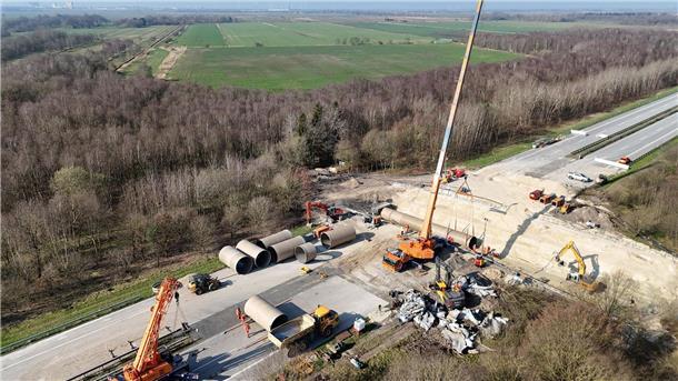 Die Autobahn 27 bei zwischen Hagen und Uthlede ist während der Bauarbeiten vollgesperrt.