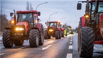 Die Autobahn-Anschlussstellen zwischen Cuxhaven und Ihlpohl wurden den ganzen Tag lang von den Bauern blockiert.