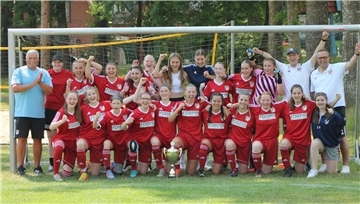 Die B-Juniorinnen des FC Geestland gewannen erneut die Bezirksmeisterschaft.
