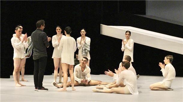 Die Ballettcompagnie des Stadttheaters Bremerhavens hat am Sonnabend, 7. Oktober 2023, um 19.30 im Großen Haus Premiere des neuen Tanzabends "Seelen", hier ein Szenenfoto einer Probe.