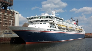 Die „Balmoral“ am Bremer Getreidehafen.