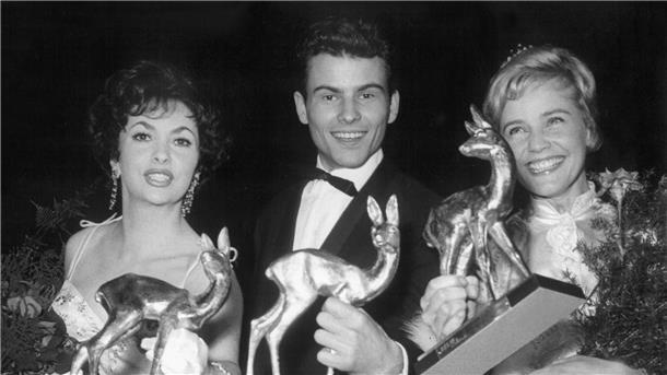 Die Bambi-Preisträger von 1958: Gina Lollobrigida (l), Horst  Buchholz und Maria Schell.