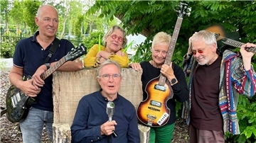 Die fünfköpfige Band Crane