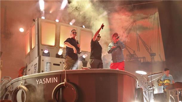 „Brot weint nicht“ - Rap-Legenden auf Abschiedstour Die Band „Fettes Brot“ gibt zum Auftakt ihrer Abschiedstour „Fettes Brot ...is history!“ ein Konzert in der Rostocker Stadthalle.