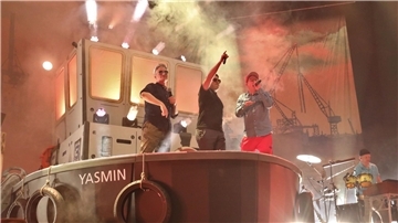 Die Band „Fettes Brot“ gibt zum Auftakt ihrer Abschiedstour „Fettes Brot ...is history!“ ein Konzert in der Rostocker Stadthalle.