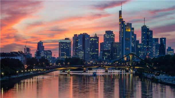 Banken im Euroraum verschärfen Kreditbedingungen Die Banken in der Eurozone haben ihre Kredit-Konditionen erheblich verschärft.