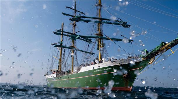 100 Tage bis „Sail“: „Vorfreude in der Stadt ist riesengroß“ Die Bark „Alexander von Humboldt II“ soll die Eröffnungsparade anführen. (Archivfoto)