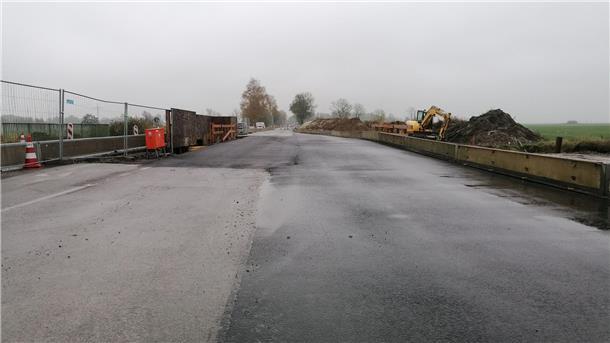 Die Baustelle an der B211 bei Barghorn. Dort wird die Fahrbahn „umgelegt“, wodurch es zu Veränderungen für Verkehrsteilnehmer kommt.